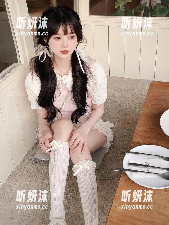 Aery Tiefling 探索Aery Tiefling的镂空世界:一组令人惊叹的cos图片,笑着面对自我!